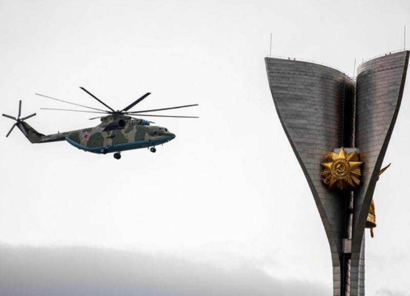 В Ростове в День Победы над Театральной площадью пролетят более 30 боевых самолетов и вертолетов