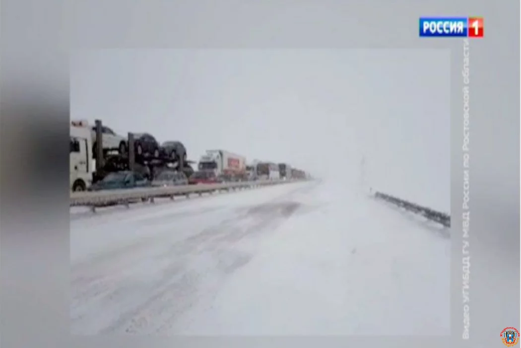 В балках буксуют грузовики: на донских трассах из-за непогоды частично ввели ограничения