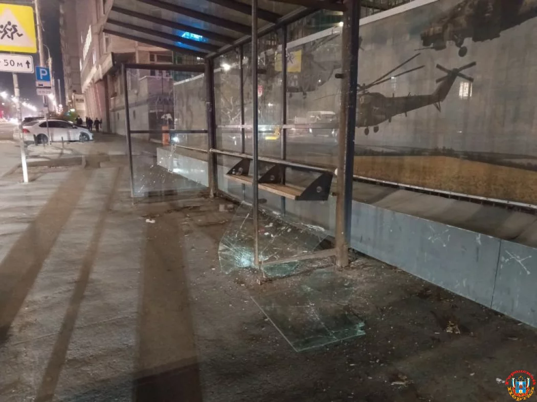 Вандалы снова разгромили остановку на улице Текучева Вандалы снова разгромили остановку на улице Текучева