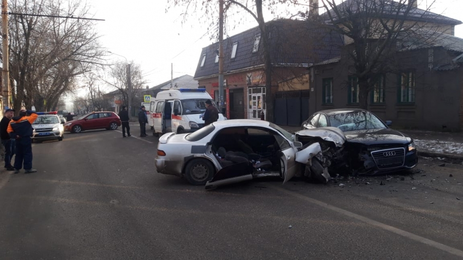 Два человека пострадали в массовой аварии в Ростове
