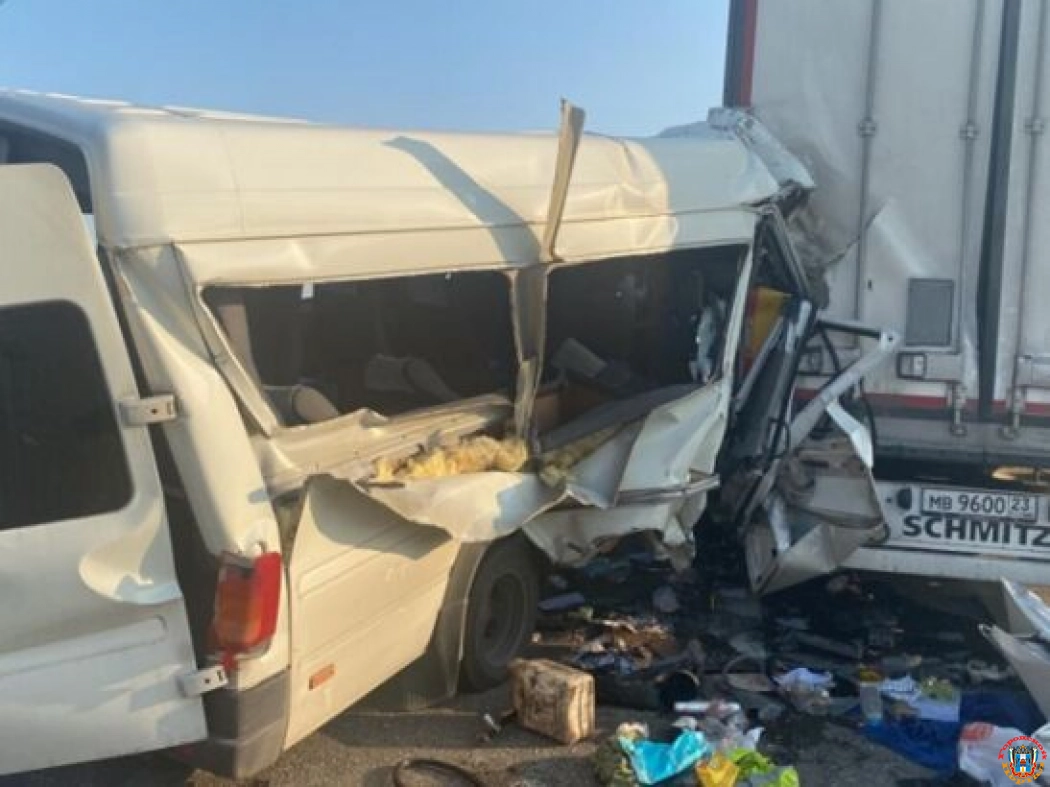 По дороге из Анапы в Ростов автобус с отдыхающими попал в смертельное ДТП