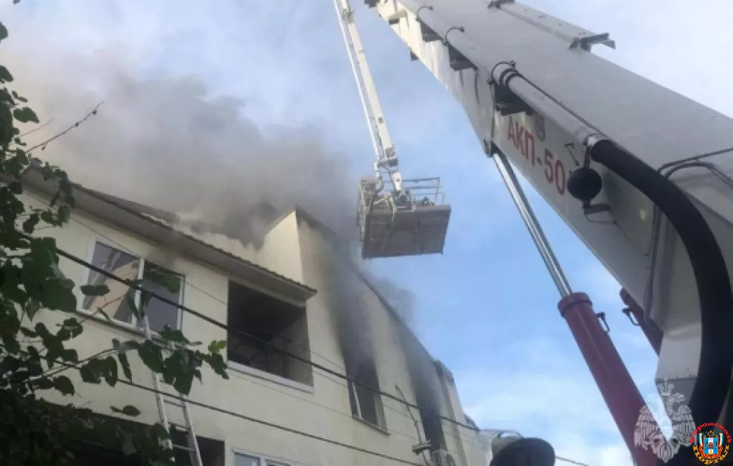В Ростове-на-Дону потушили пожар в многоквартирном доме на СЖМ