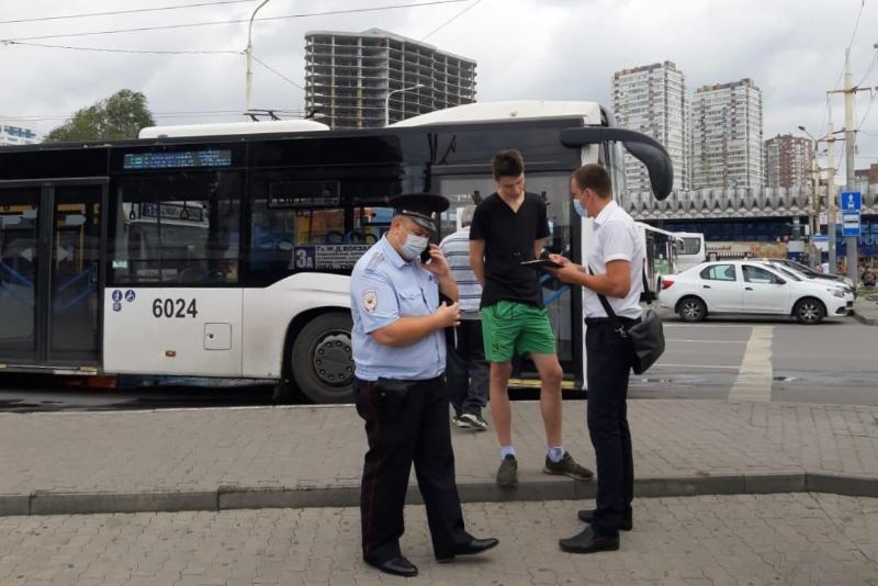 В общественном транспорте Ростова выявили 183 случая нарушения масочного режима