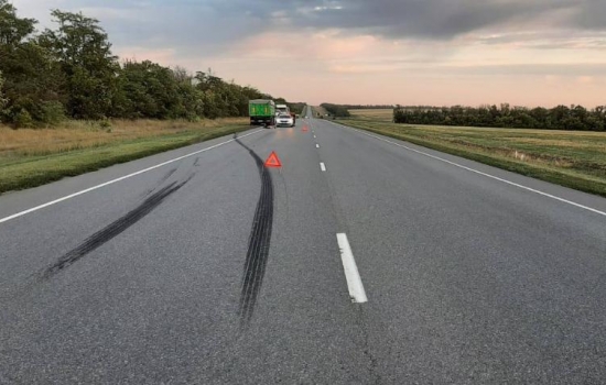 На трассе в Ростовской области «Камаз» насмерть сбил пешехода