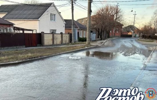 Улицу Атарбекова из-за прорыва затопило