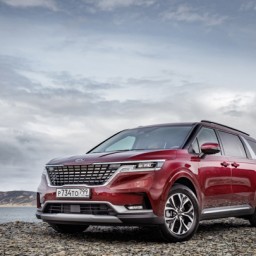 Новый Kia Carnival в России: цены и комплектации