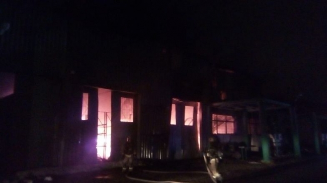 В Ростове на Днепропетровской тушат серьезный пожар