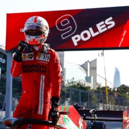 Пилот Ferrari Леклер взял поул-позицию Гран-при Бахрейна