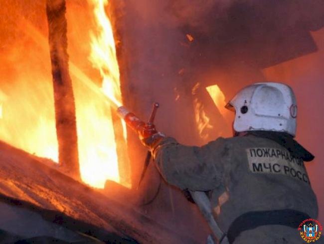 Пожар в частном доме произошел в Ростовской области