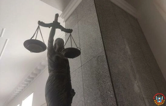 В Ростове двух сотрудников вуза подозревают в получении взятки