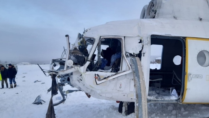 Вертолет с экипажем совершил жесткую посадку под Красноярском