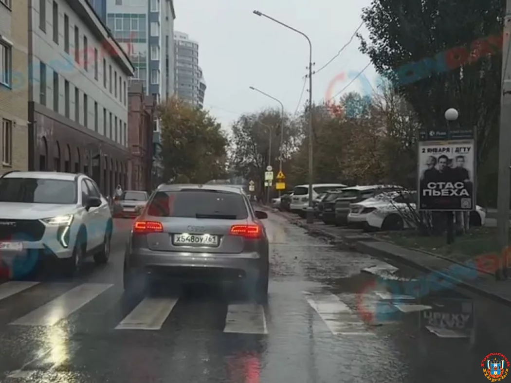 Канализационные реки второй день текут на Береговой