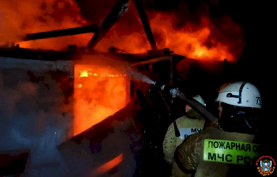 В Ростове на Северном два человека погибли при пожаре в частном доме