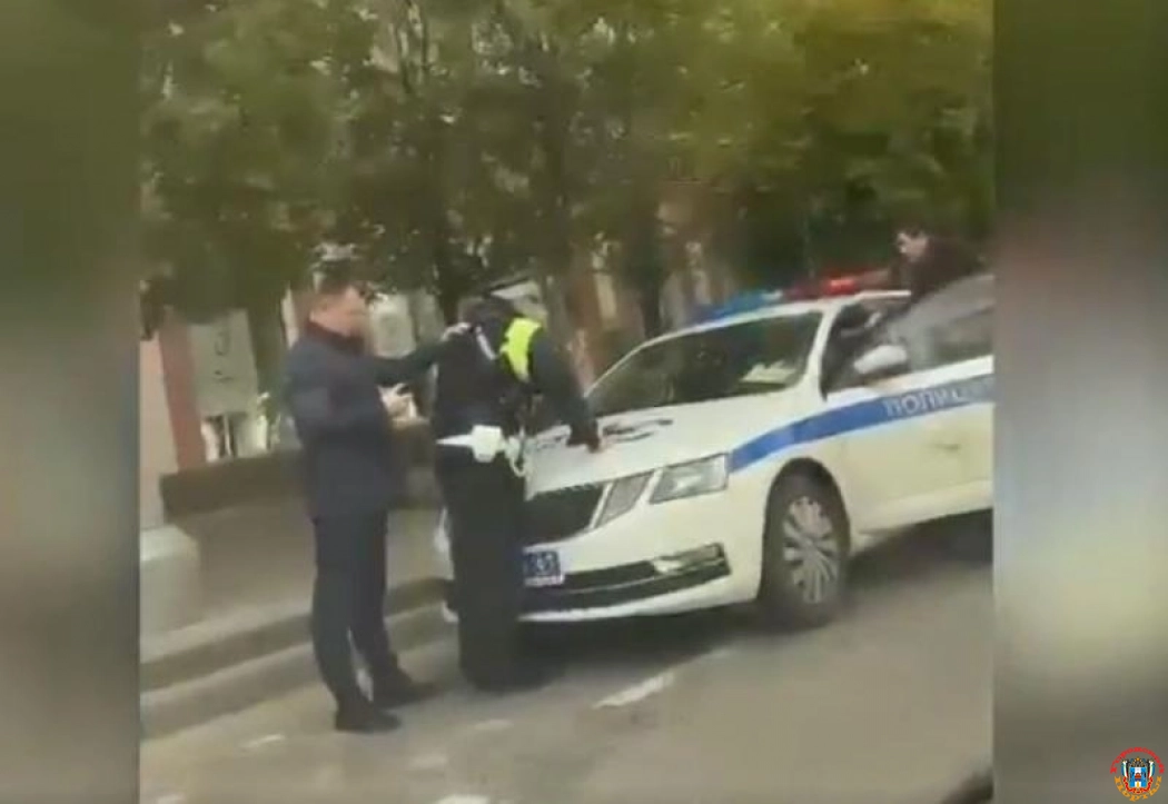 В центре Ростова при получении взятки задержали инспектора ГИБДД