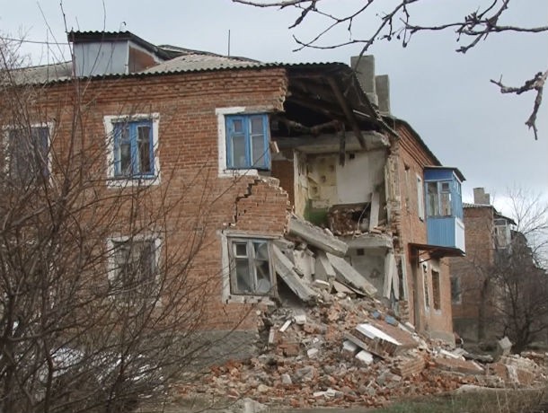 Власти скупят аварийные дома, грозящие убить своих владельцев под Ростовом Власти скупят аварийные дома, грозящие убить своих владельцев под Ростовом