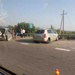 В Ростовской области столкнулись две иномарки: пострадали женщина и двое маленьких детей