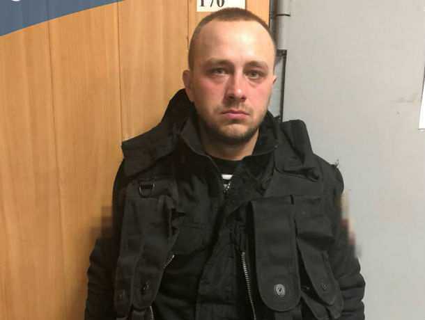 Хитрый лже-полицеский вышел из тюрьмы и прикупив форму, стал вымогать деньги в центре Ростова