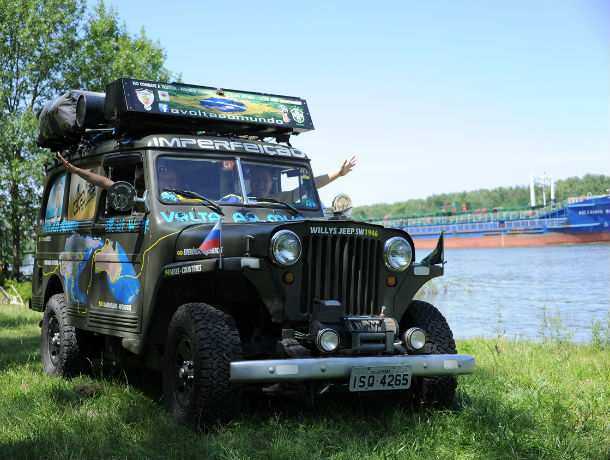 Бразильские фанаты приехали в Ростов, преодолев 43 страны на стареньком авто 1946 года выпуска