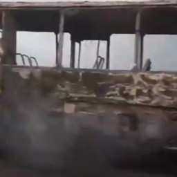 В районе ростовского аэропорта Платов дотла сгорел автобус
