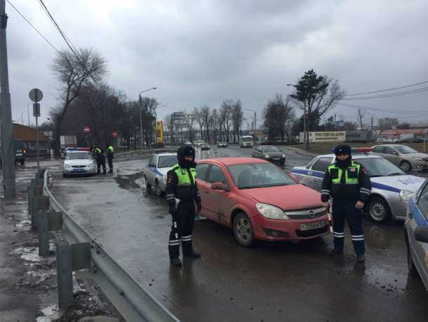 Мужчина разграбил терминал оплаты автомойки на глазах у обеспокоенного администратора в Ростове Мужчина разграбил терминал оплаты автомойки на глазах у обеспокоенного администратора в Ростове