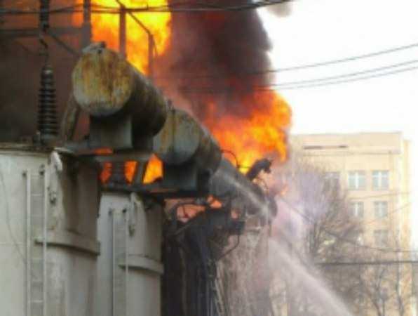 Серьезный пожар на электроподстанции всполошил город в Ростовской области