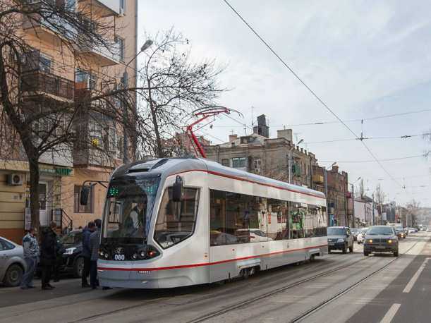 Разделить трамваи и автомобили на Горького предложили в Ростове