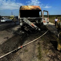 На трассе в Ростовской области сгорел большегруз