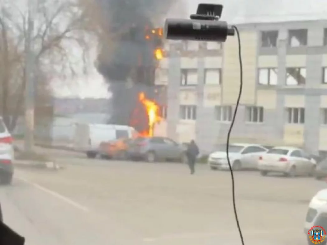 В Ростове произошел пожар в заброшенном здании