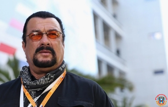 Cтивен Сигал выступит на антифашистском фестивале "Гитары в строю" в Самаре