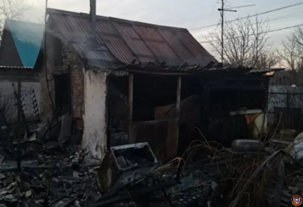 Огненная ловушка в Батайске: жизнь семилетнего ребенка оборвалась в пылающем частном доме