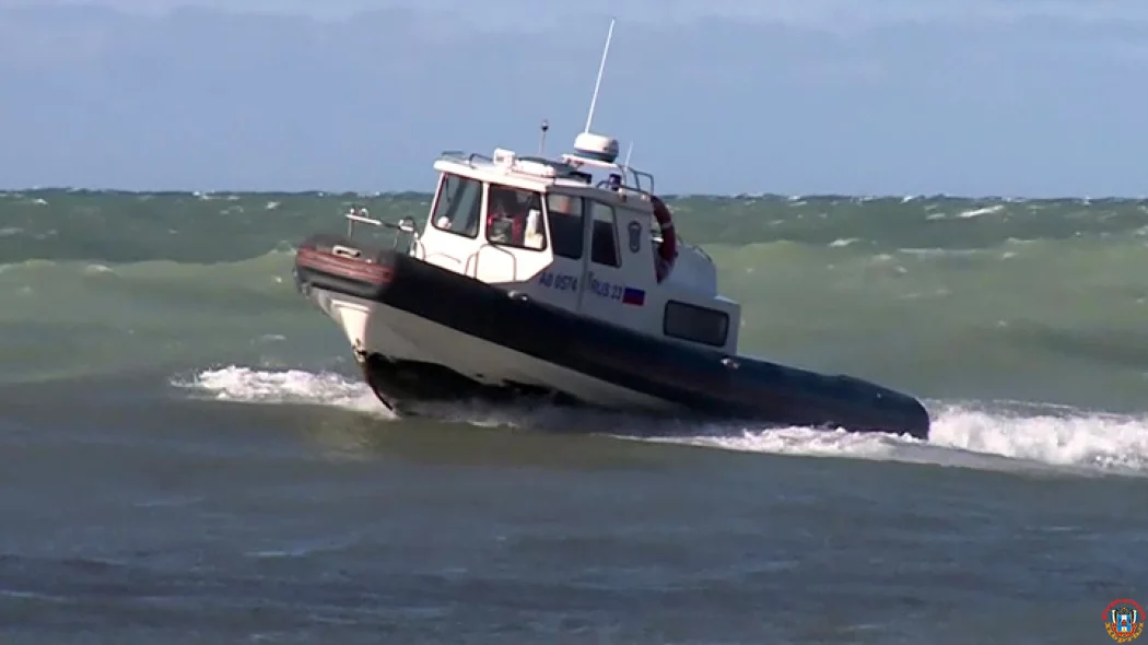 В Сочи спасатели третий день ищут мужчину в море