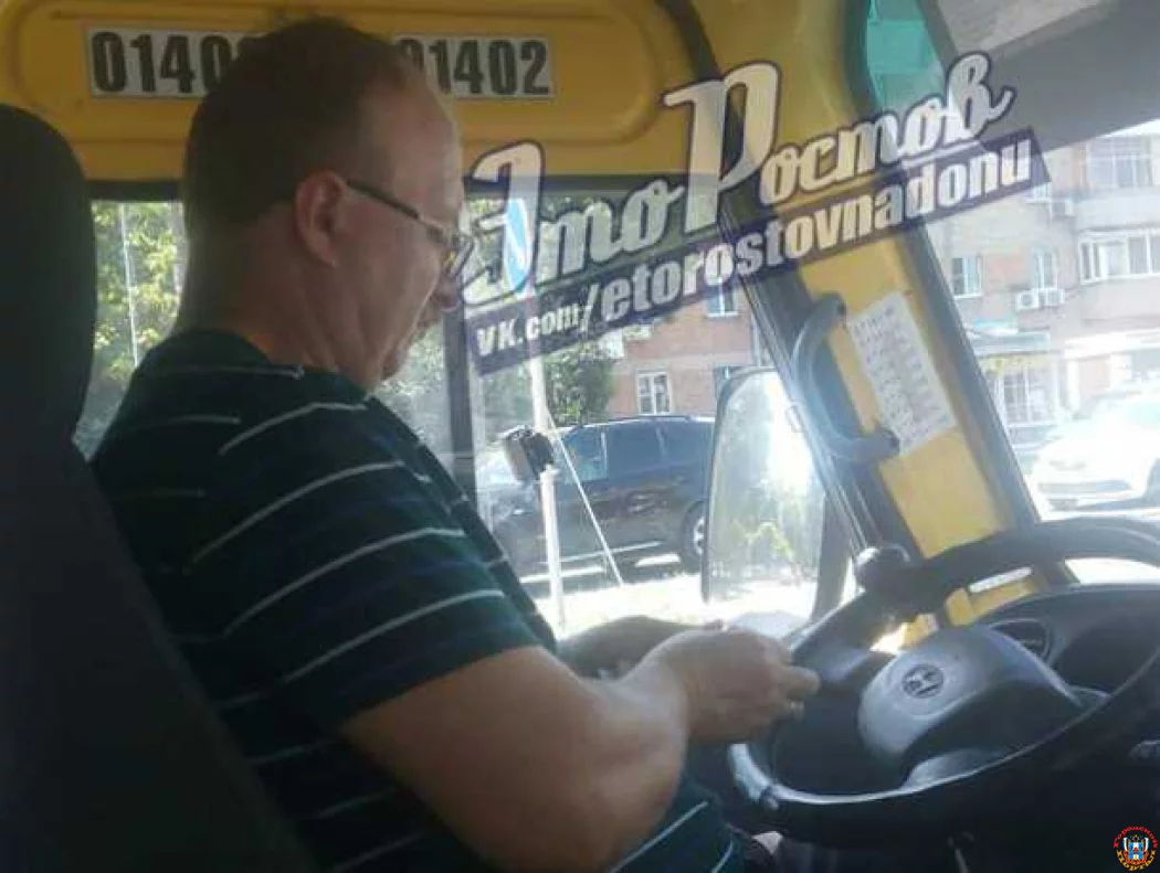 Маршрутчик пригрозил выгнать из салона мешавшего разговаривать ему по телефону мужчину в Ростове