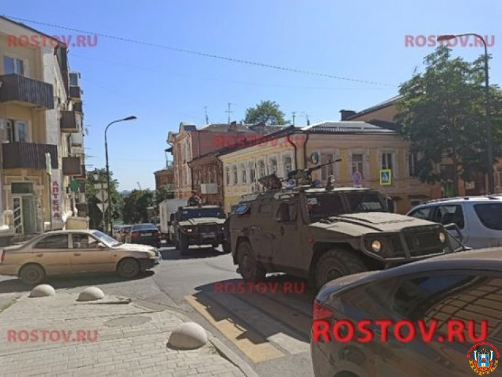 В центре Ростова заметили колонну военной техники