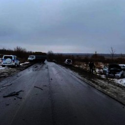 В Ростовской области 40-летняя женщина пострадала в ДТП с грузовиком