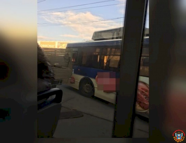 В Ростове на Шолохова образовалась огромная пробка из-за поломки троллейбуса