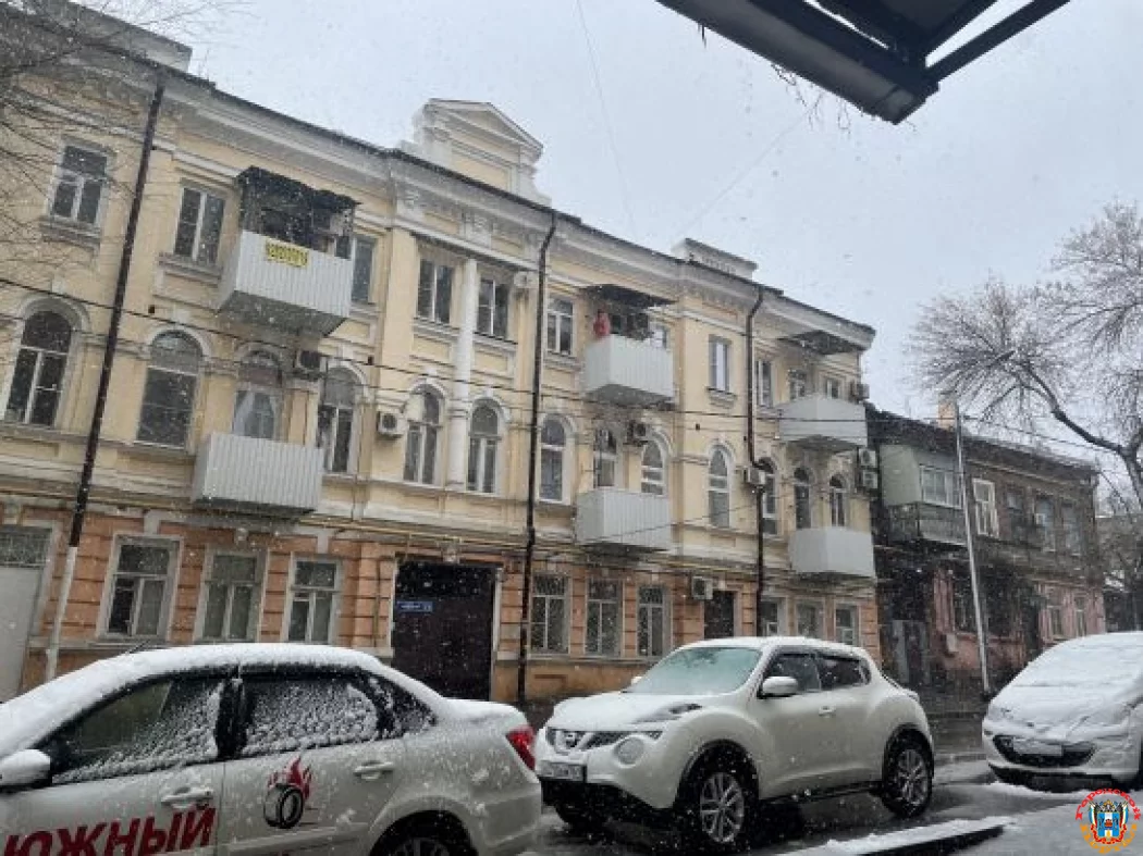 В Ростове после снегопада ограничили въезд грузовиков в город