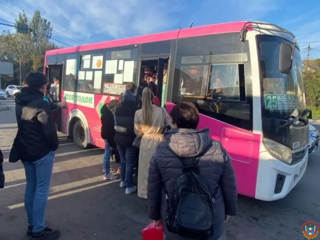 В Ростове водители автобусов вынуждают пассажиров платить за проезд им на карту