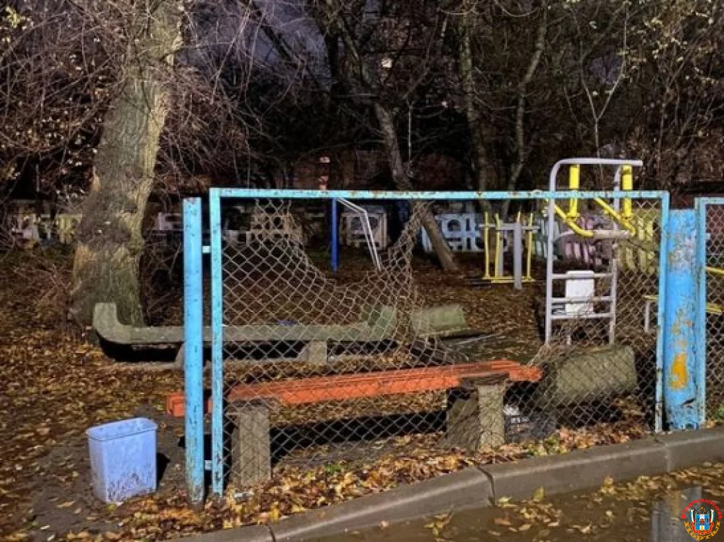 Жители пожаловались на «убитую» детскую площадку в центре Ростова