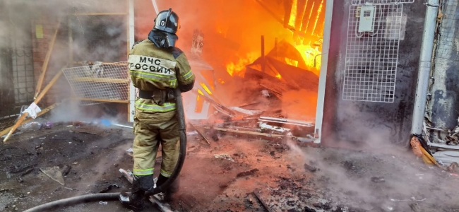Пожар на рынке «Классик» в Ростове потушили Пожар на рынке «Классик» в Ростове потушили