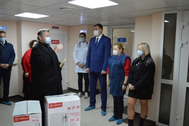 Прихожане церкви в Новочеркасске собрали деньги на кислордоные концентраторы для ковидной больницы