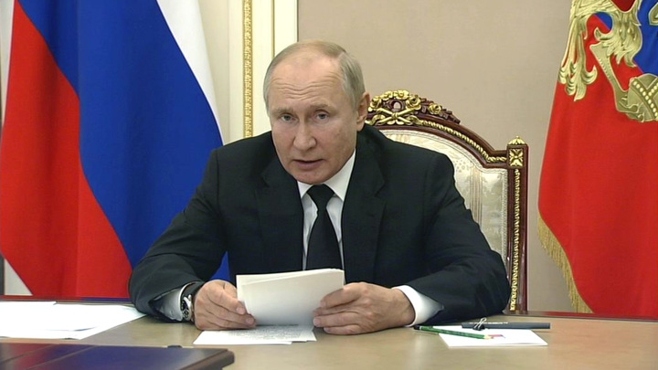 Путин: олимпийцы – молодцы, но надо и дальше поддерживать спорт Путин: олимпийцы – молодцы, но надо и дальше поддерживать спорт