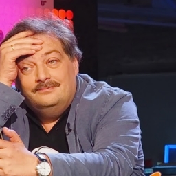 «Есть задача – испортить вам жизнь»: писатель Быков записал видеобращение к ростовской политзаключенной