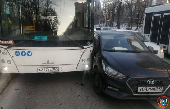 В Ростове пассажирка автобуса № 44 пострадала в массовом ДТП
