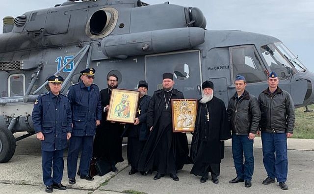 Священники Ростовской епархии на вертолёте совершили крестный ход против распространения коронавируса