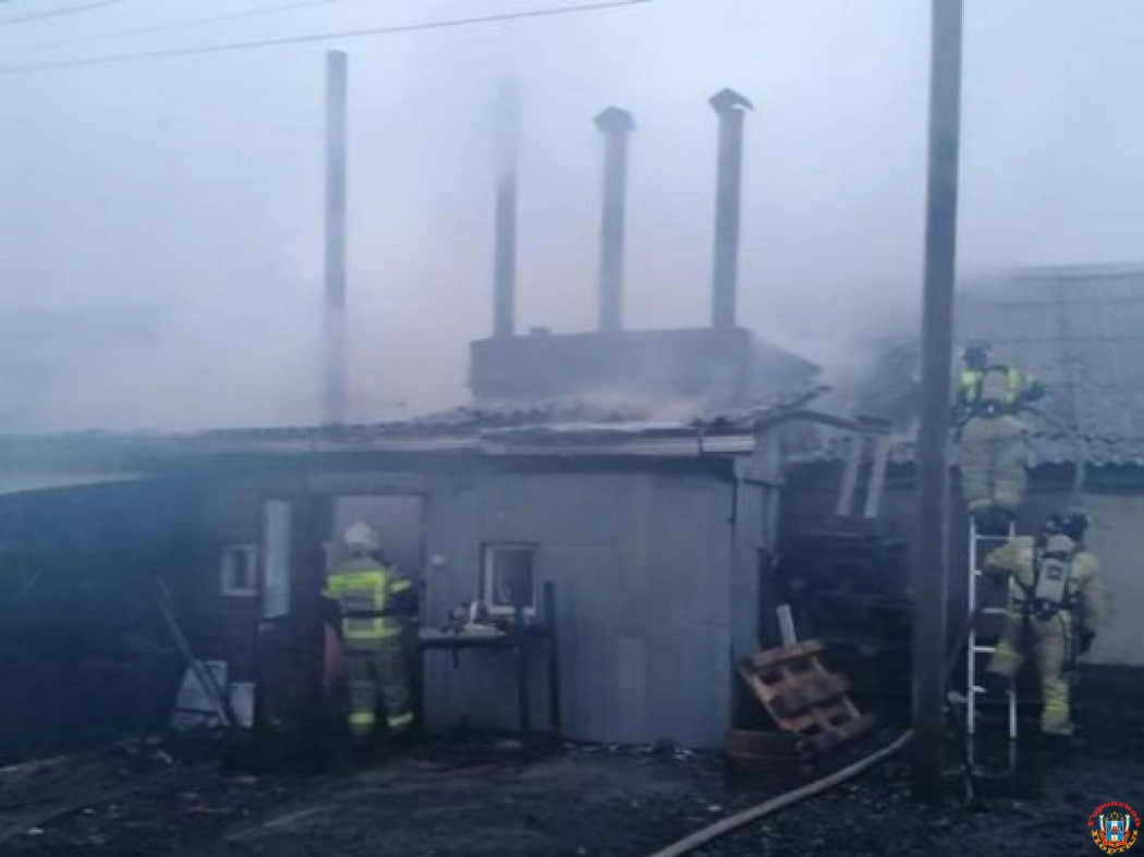 В Аксайском районе два сотрудника завода пострадали во время пожара на предприятии