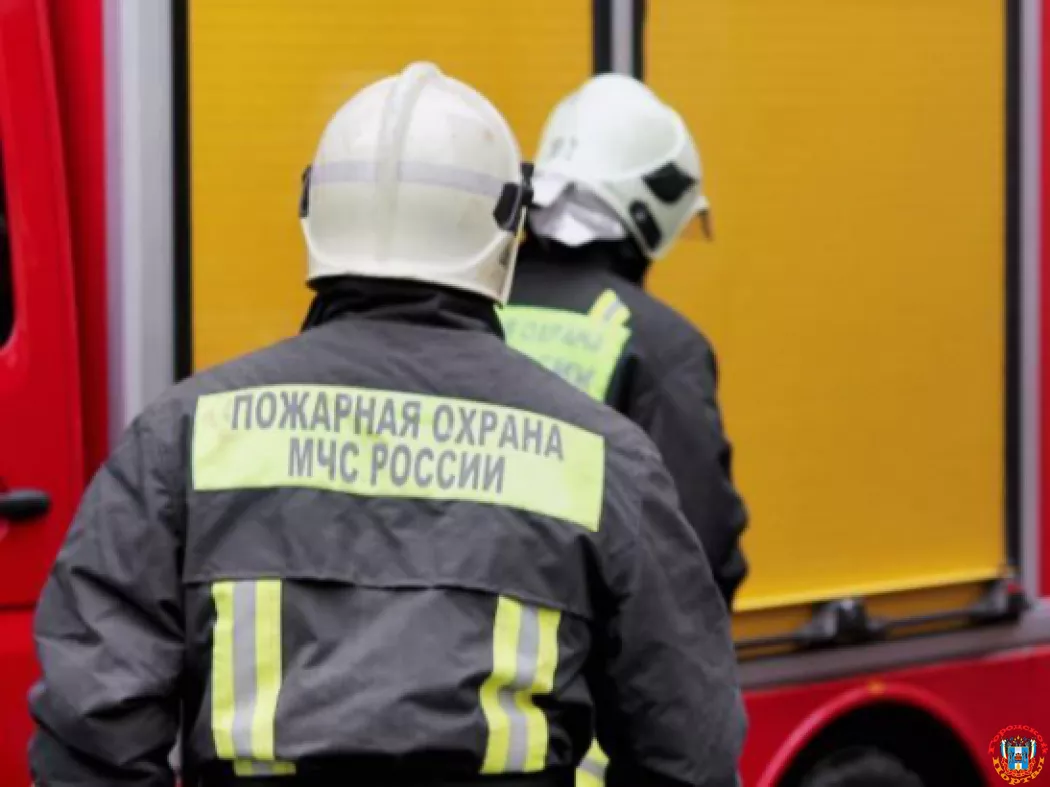 В Ростове в районе Пригородного вокзала сгорел частный дом