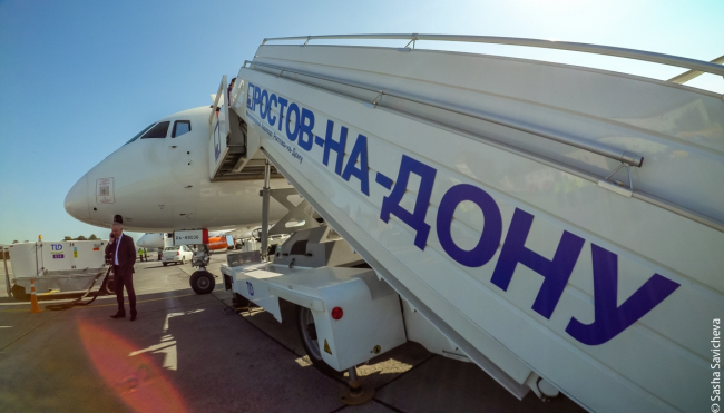 Двоих пьяных пассажиров сняли с самолета в аэропорту Ростова