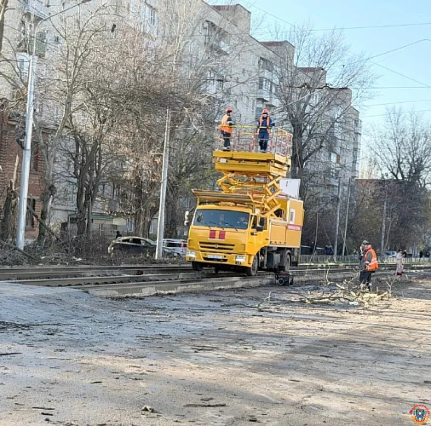 Трамвайная линия пострадала в Таганроге из-за атаки БПЛА Трамвайная линия пострадала в Таганроге из-за атаки БПЛА