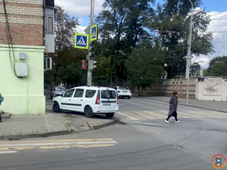 В Ростове водитель пассажирского автобуса протаранил «Ладу»