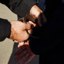 В Ростовской области трое парней похитили знакомого и держали его в подвале